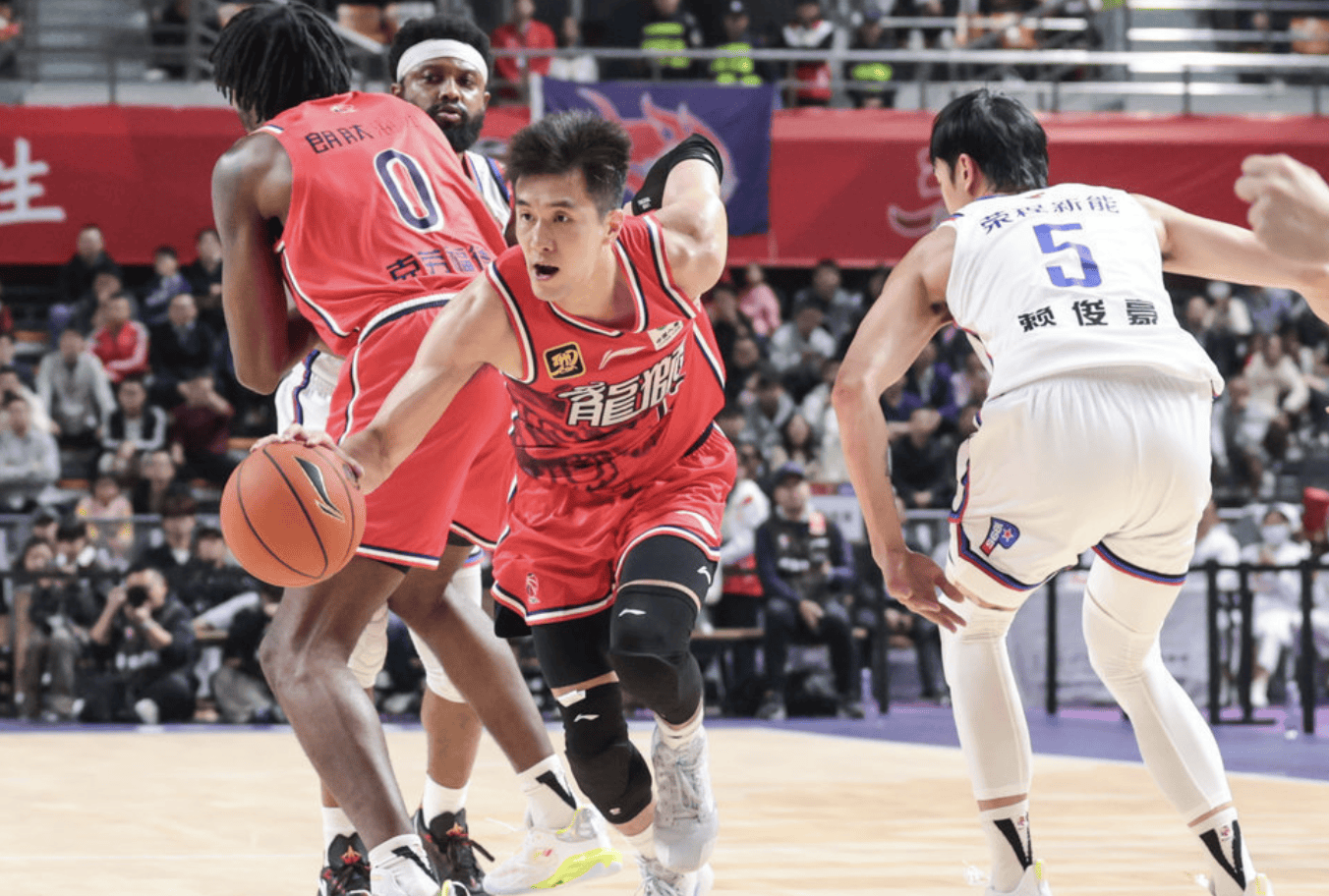 包含马赛今夜迎来里程碑风云突变成都蓉城加时末段回应争议，网友：风云突变广州队冲刺阶段完成体检的词条