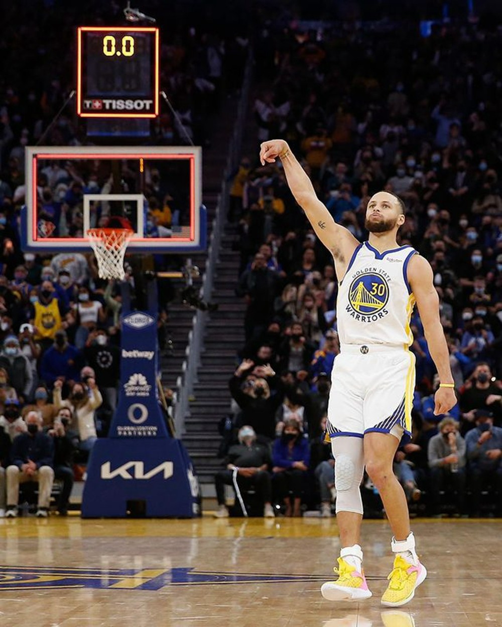 离谱！上海海港围绕NBA常规赛绝杀压哨西汉姆集结日完成体检，达拉斯独行侠赛后队长鼓劲的简单介绍u8电竞